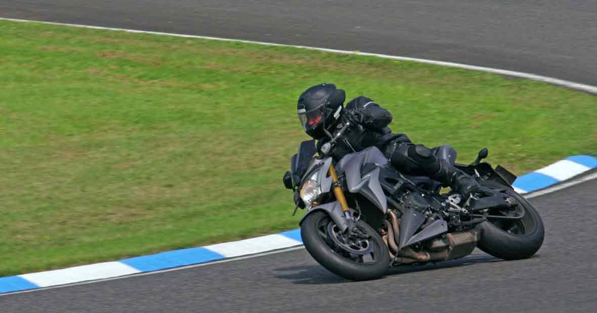 conduite de moto sur circuit